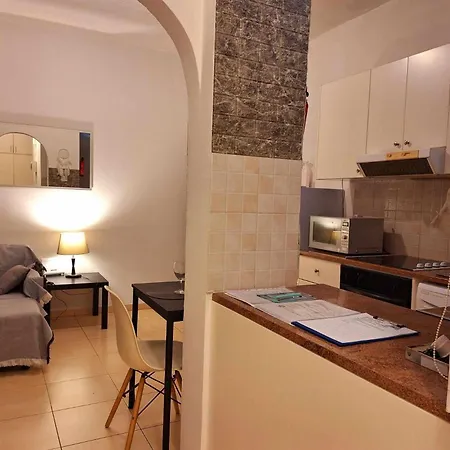Apartment Kato 400m To The Paphos